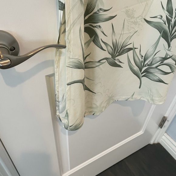 Off-white with Green Design Hawaiian Dress - Picture 4 of 6